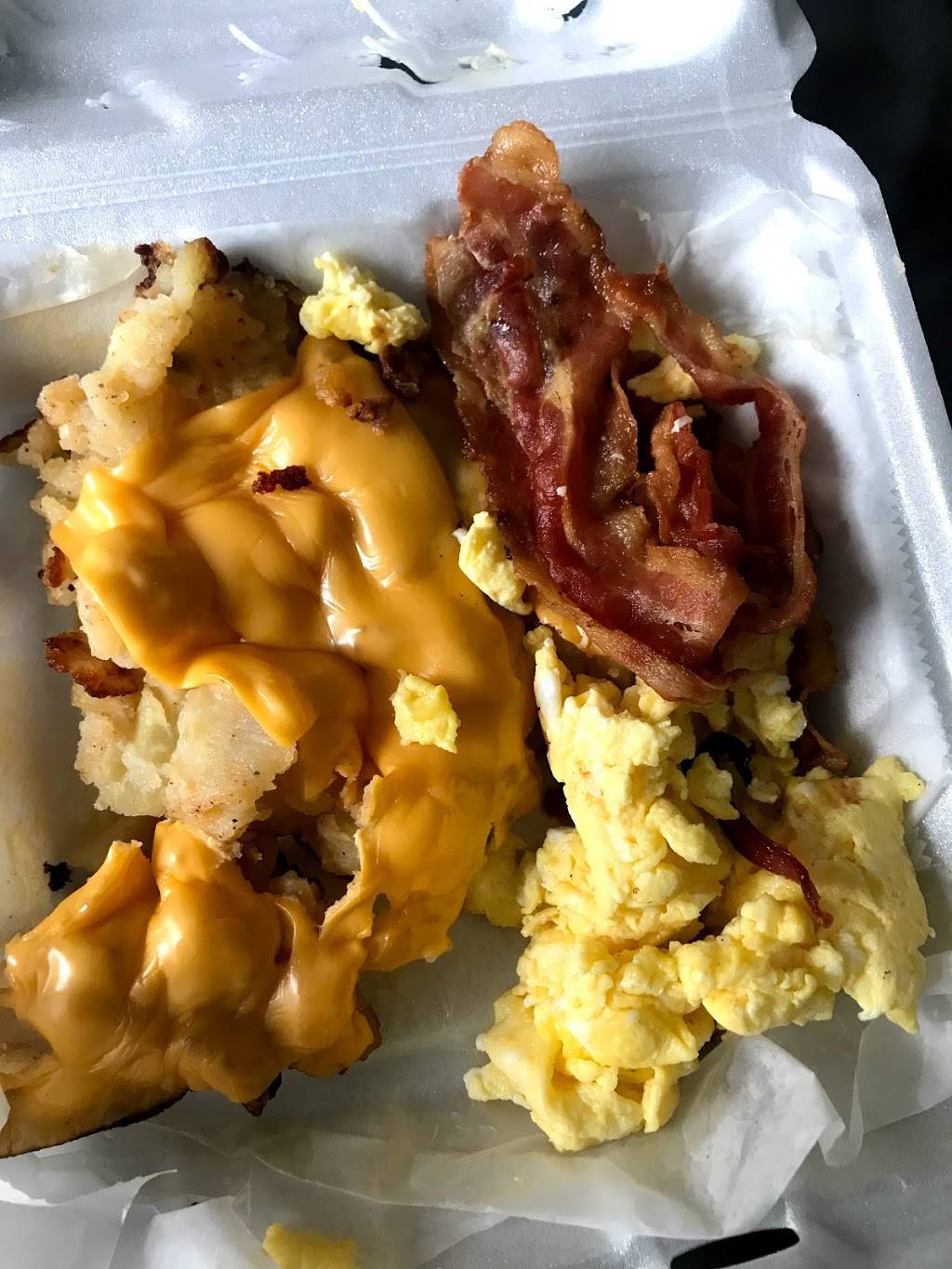 Delias Pizzeria and Grille | restaurant | 128 Edds Ln, Sterling, VA 20165, USA | 7034441661 OR +1 703-444-1661