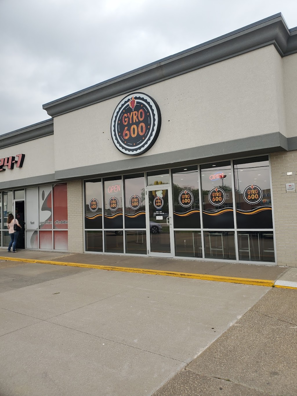 Gyro 600 - Eldridge | restaurant | 600 E Le Claire Rd, Eldridge, IA 52748, USA | 5632854976 OR +1 563-285-4976