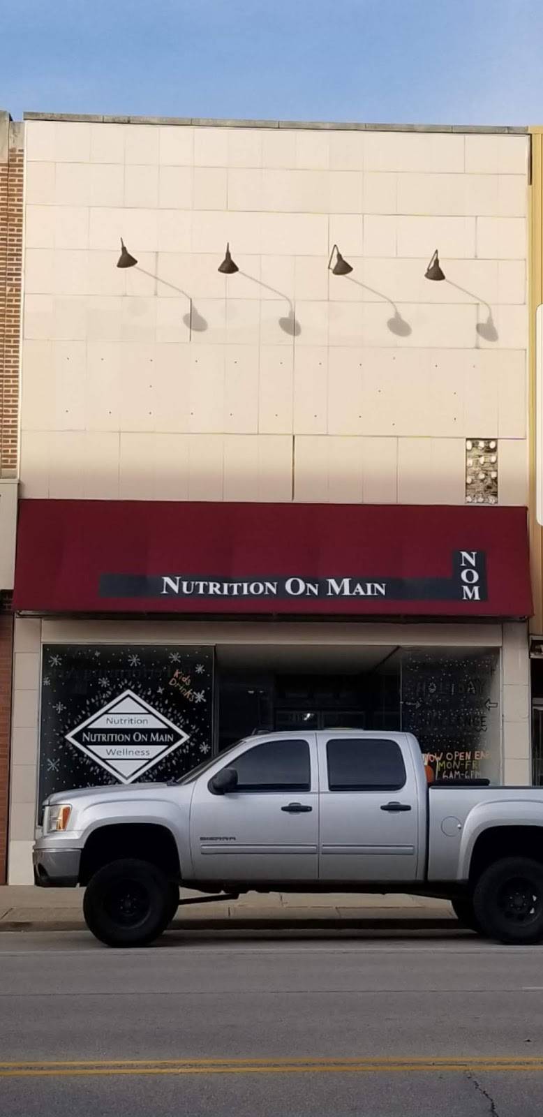 Nutrition on Main | restaurant | 215 E Main St, Galesburg, IL 61401, USA | 3093373465 OR +1 309-337-3465