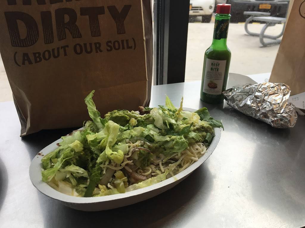 Chipotle Mexican Grill | restaurant | 815 Hutchinson River Pkwy, Bronx, NY 10465, USA | 7188221696 OR +1 718-822-1696