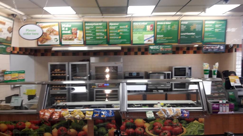 Subway | restaurant | 74499 CA-111, Palm Desert, CA 92260, USA | 7603467965 OR +1 760-346-7965