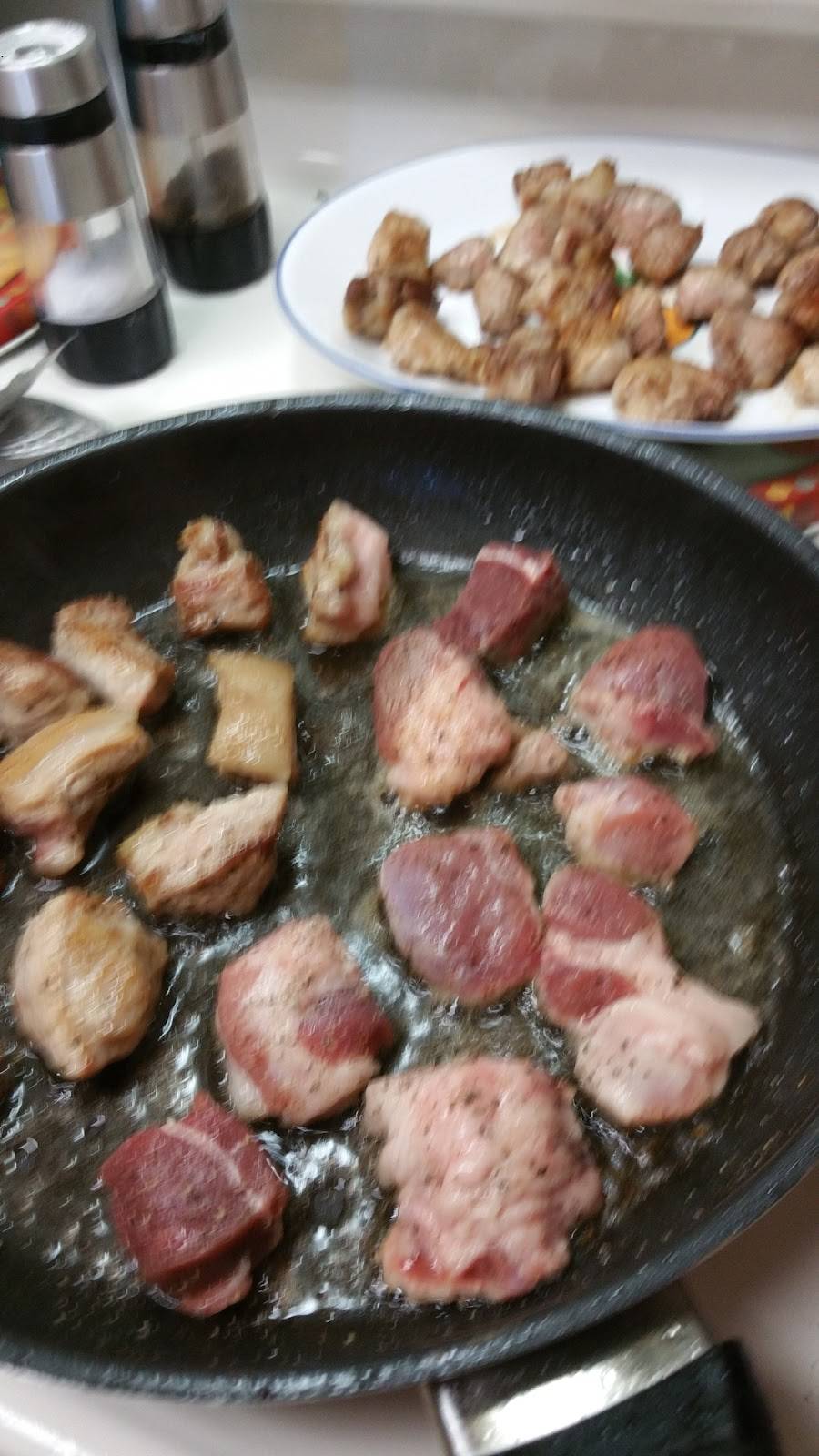 Cobblestone Road Tavern | restaurant | 216 Main St, West Chicago, IL 60185, USA | 6302311282 OR +1 630-231-1282