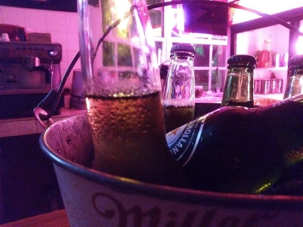 La Familia Bar Restaurant | restaurant | 2818 NW 22nd Ave, Miami, FL 33142, USA | 3056336556 OR +1 305-633-6556