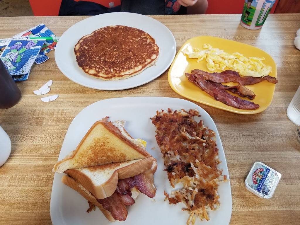 Moms Kitchen | restaurant | 14216 MO-7, Warsaw, MO 65355, USA | 6604382278 OR +1 660-438-2278