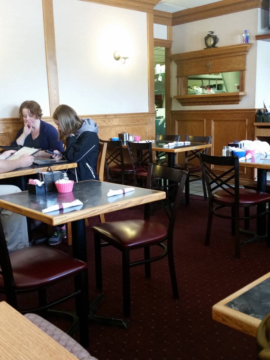 Louies Food & Spirit | restaurant | 600 Lakeville Rd, Lakeville, MI 48366, USA | 2486282440 OR +1 248-628-2440