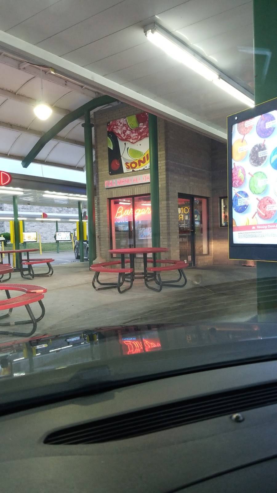 Sonic Drive-In | restaurant | 802 South, TX-156, Justin, TX 76247, USA | 9406481317 OR +1 940-648-1317