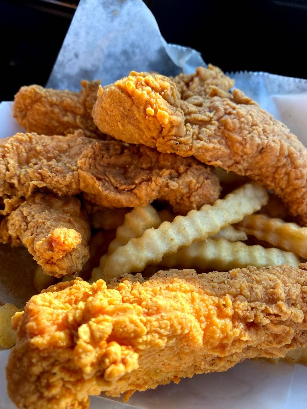 Louisiana Famous Fried Chicken | restaurant | 1554 W Marquette Rd, Chicago, IL 60636, USA | 7735382326 OR +1 773-538-2326