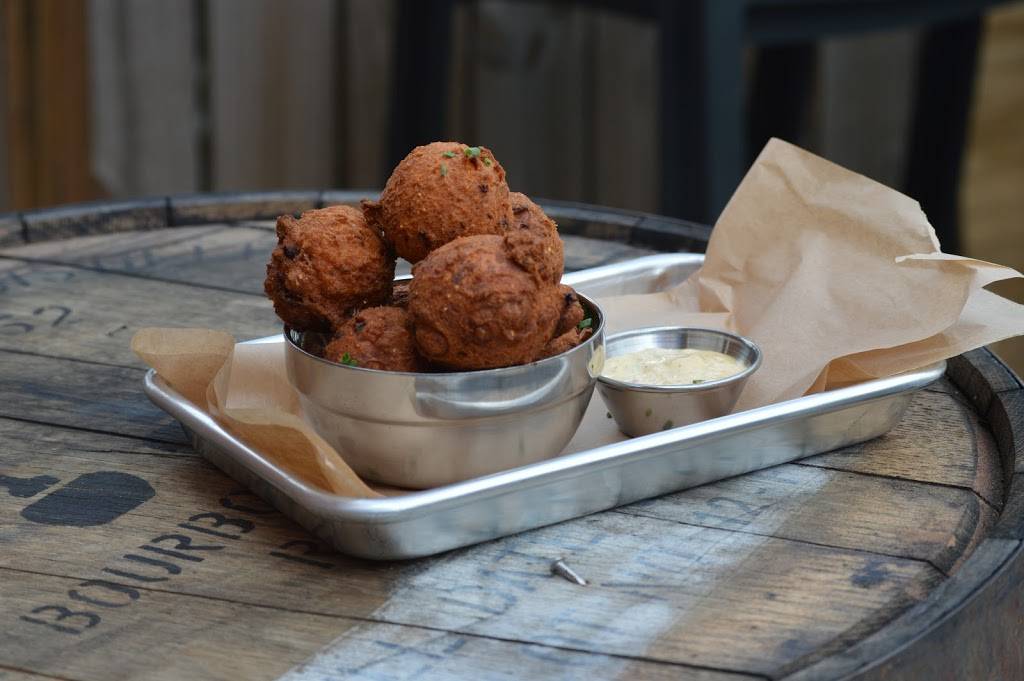 Oak & Apple | restaurant | 1814 E Main St, Richmond, VA 23223, USA | 8044773055 OR +1 804-477-3055