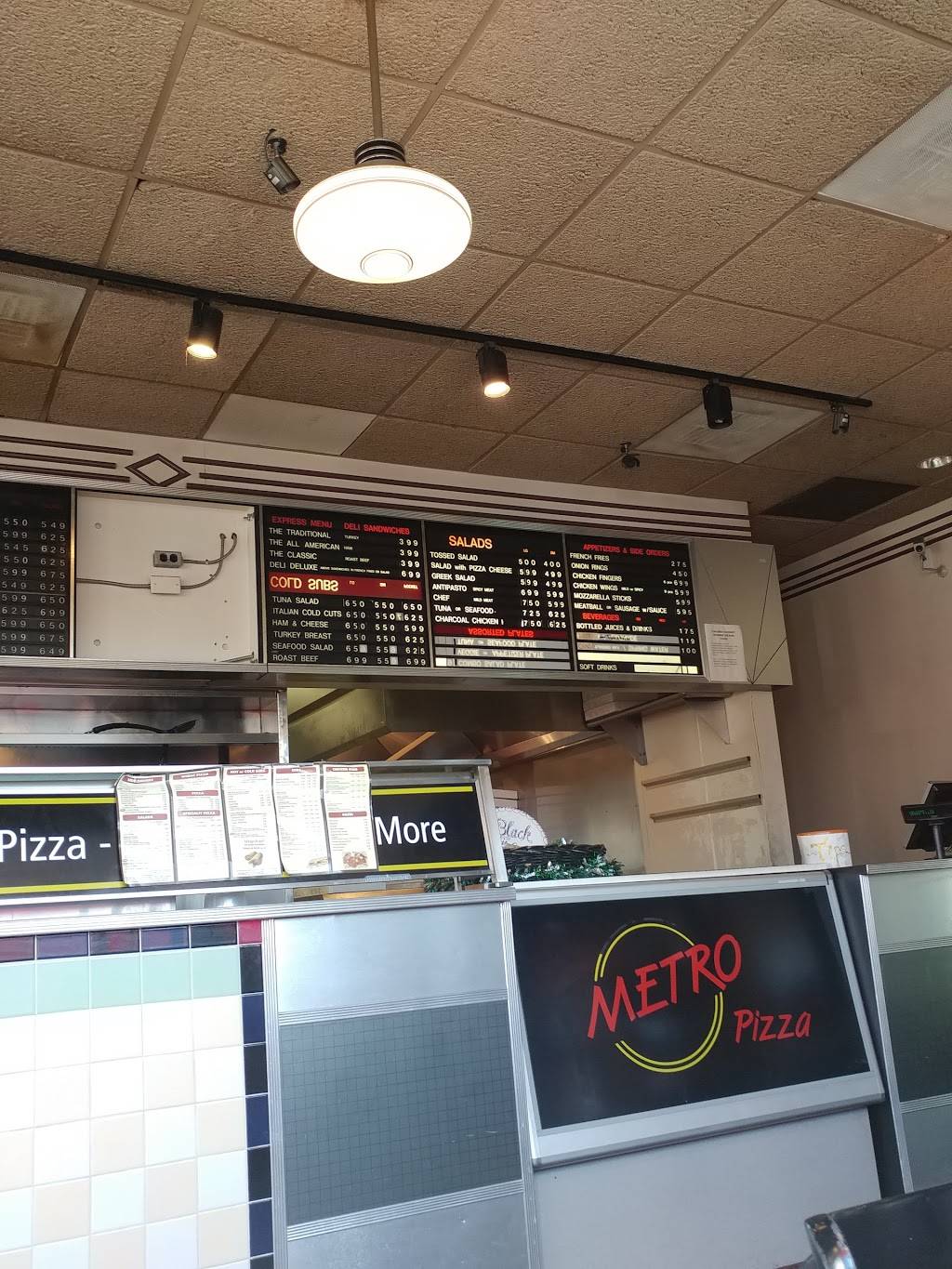 Metro Pizza & Sandwiches | restaurant | 933 Belleville Ave, New Bedford, MA 02745, USA | 5089953338 OR +1 508-995-3338
