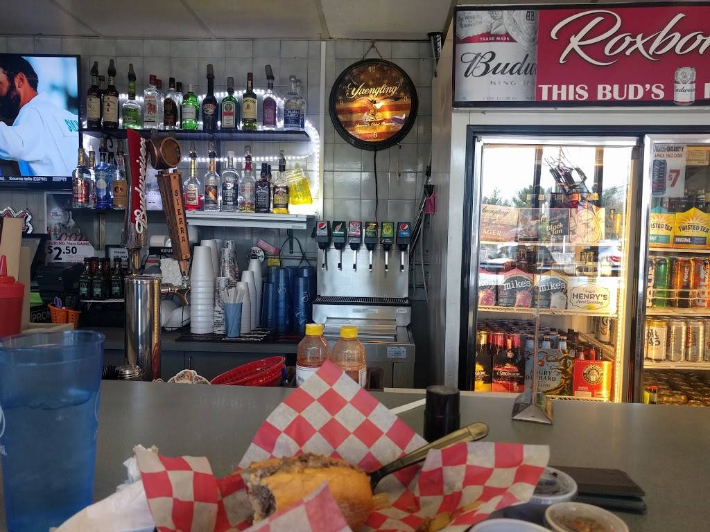 Chubbys Steaks | meal takeaway | 5826 Henry Ave, Philadelphia, PA 19128, USA | 2154872575 OR +1 215-487-2575