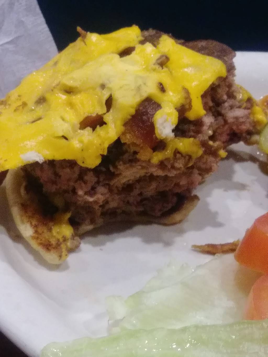 Alberts Family Dining | restaurant | 7726 Cooley Lake Rd, Waterford Twp, MI 48327, USA | 2483631573 OR +1 248-363-1573