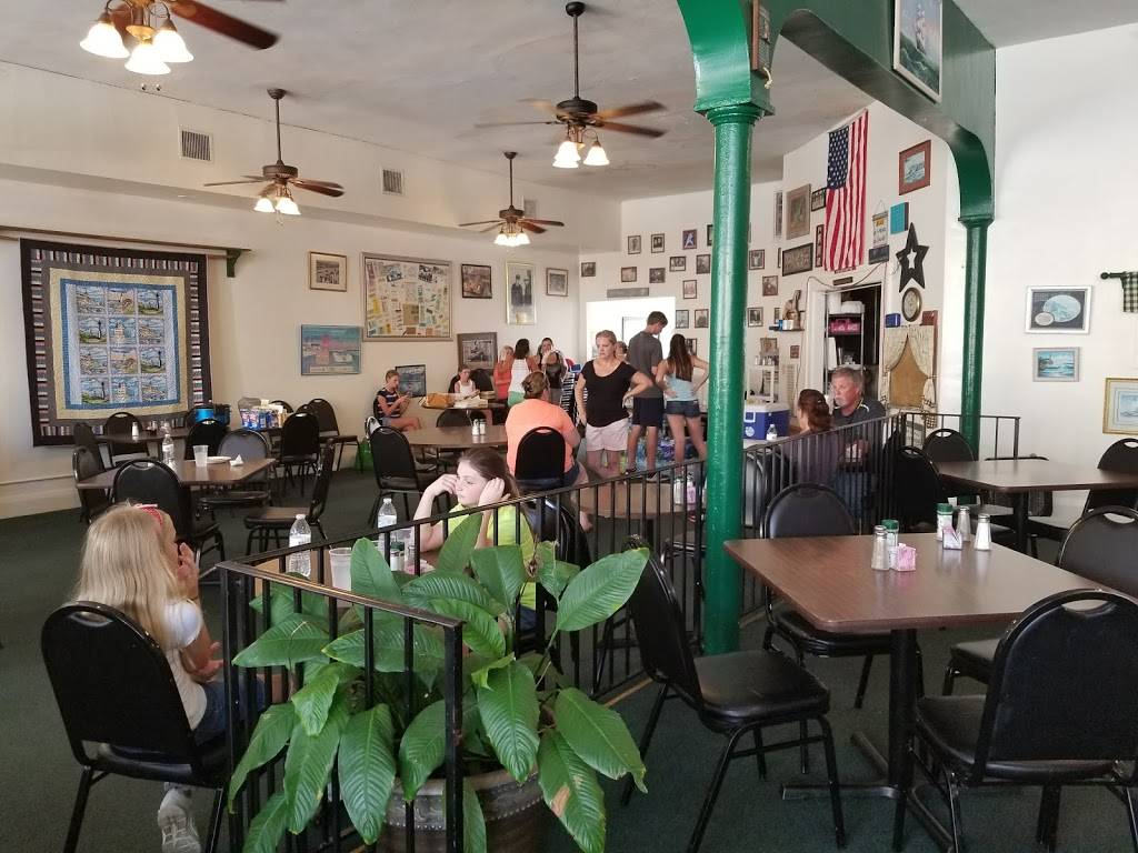 Dees Place | restaurant | 138 N Ridgewood Dr, Sebring, FL 33870, USA | 8634712228 OR +1 863-471-2228