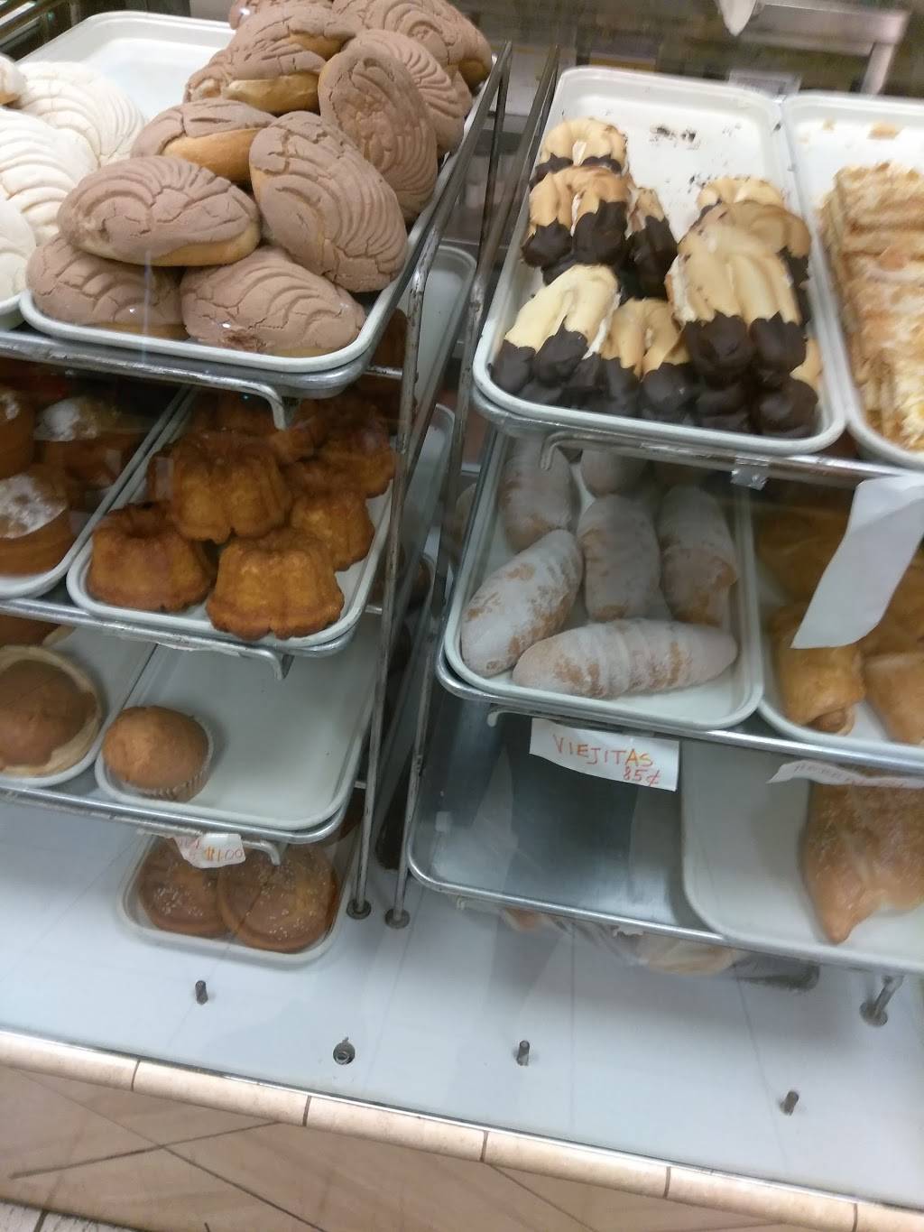 El Carbonero Bakery | bakery | 9501 Van Nuys Blvd, Panorama City, CA 91402, USA | 8188301386 OR +1 818-830-1386
