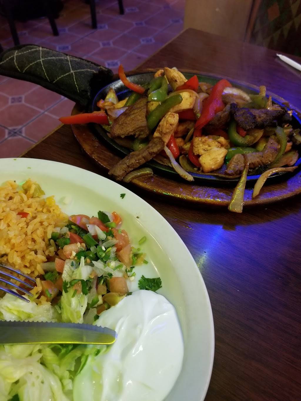 El Toro Mexican restaurant | restaurant | 4080 W Broadway Ave, Minneapolis, MN 55422, USA | 7635376822 OR +1 763-537-6822