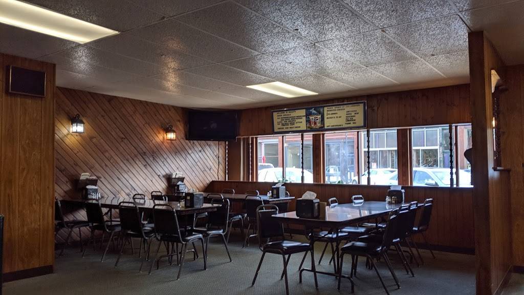 Baileys Pizza & Brstd Chicken | restaurant | 121 W Main St, State Center, IA 50247, USA | 6414832920 OR +1 641-483-2920