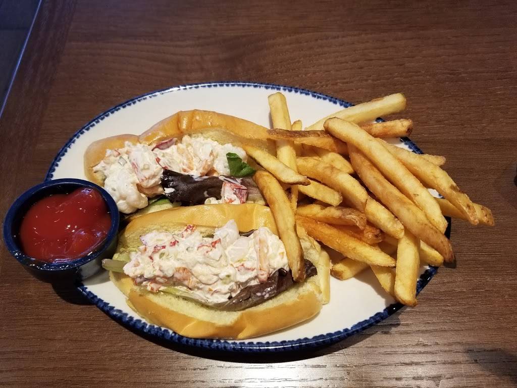 Red Lobster | restaurant | 1700 The Arches Cir, Deer Park, NY 11729, USA | 6319253001 OR +1 631-925-3001