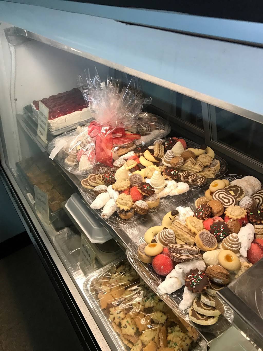 Roses Grill | restaurant | 37812 Vine St, Willoughby, OH 44094, USA | 4409461638 OR +1 440-946-1638