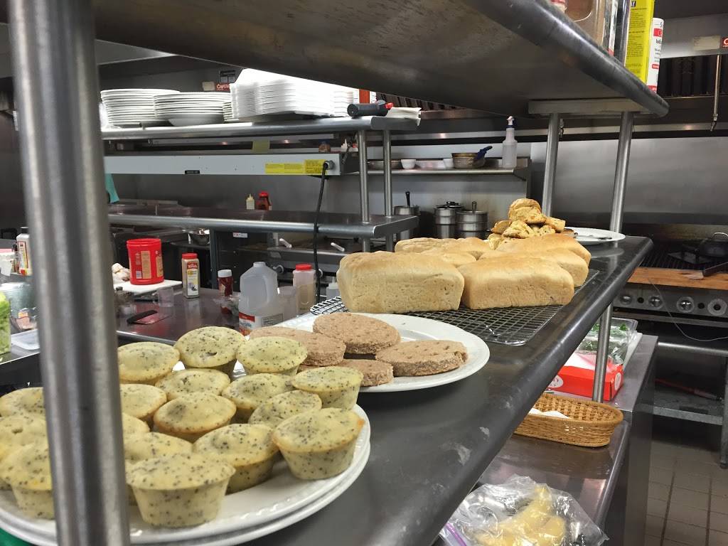 Fairways and Greens Restaurant | restaurant | 2052 Country Club Rd, Lincolnton, NC 28092, USA | 7047324662 OR +1 704-732-4662