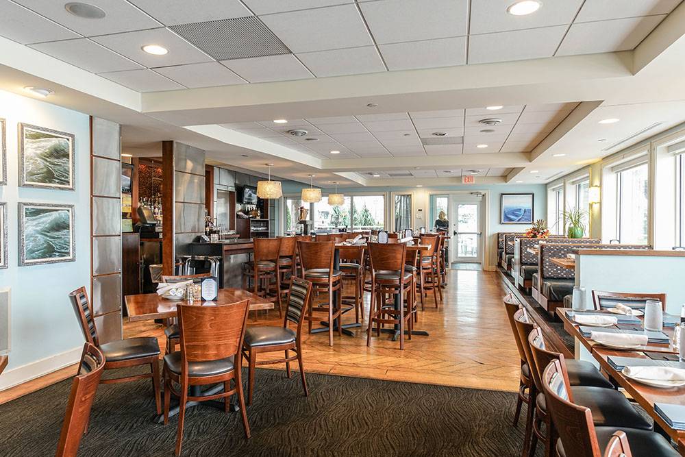 The Lake House Waterfront Grille and Event Center | restaurant | 730 Terrace Point Dr, Muskegon, MI 49440, USA | 2317224461 OR +1 231-722-4461