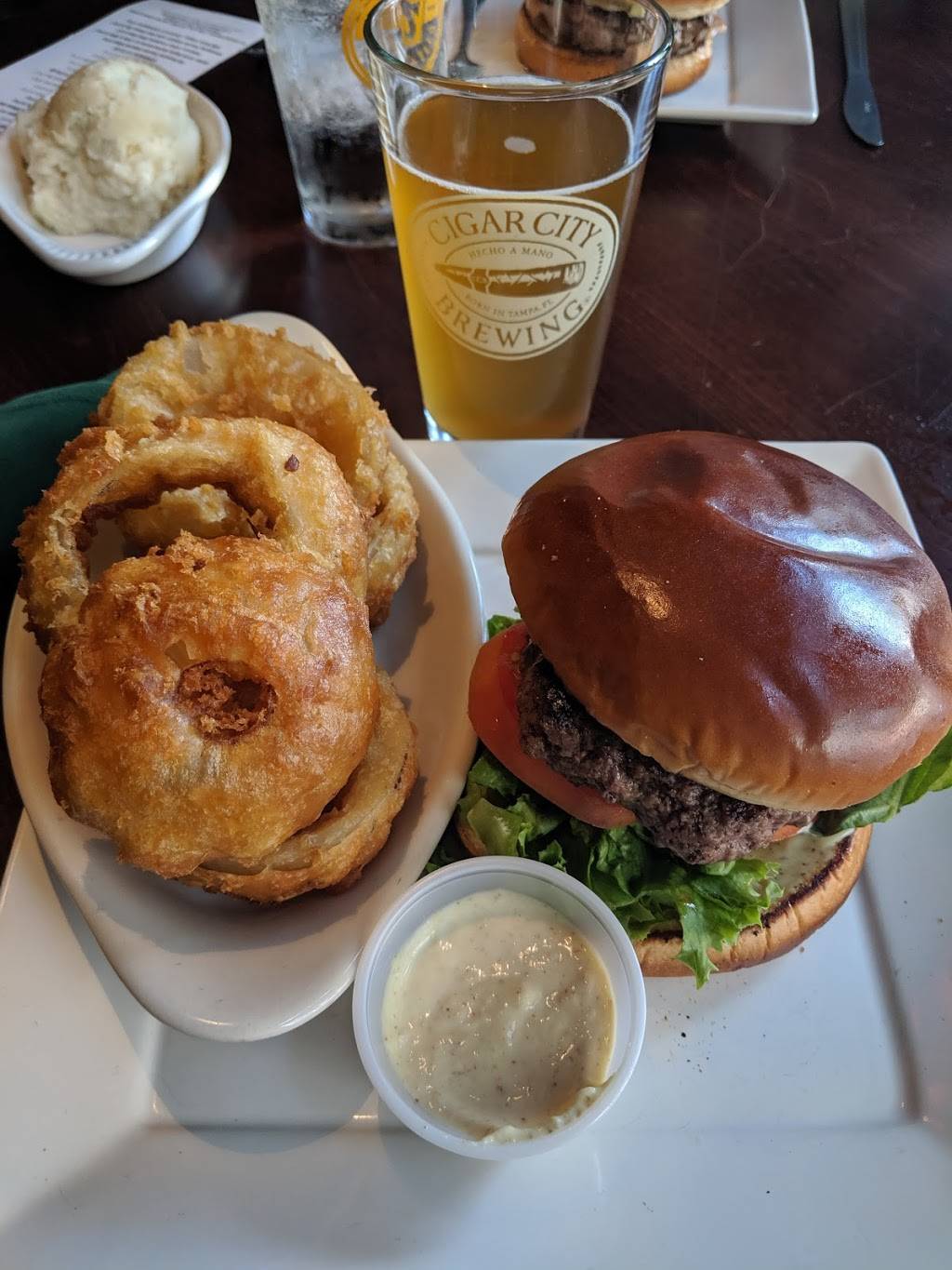 Claddagh Restaurant & Pub Asheville | restaurant | 4 College St, Asheville, NC 28801, USA | 8282327282 OR +1 828-232-7282