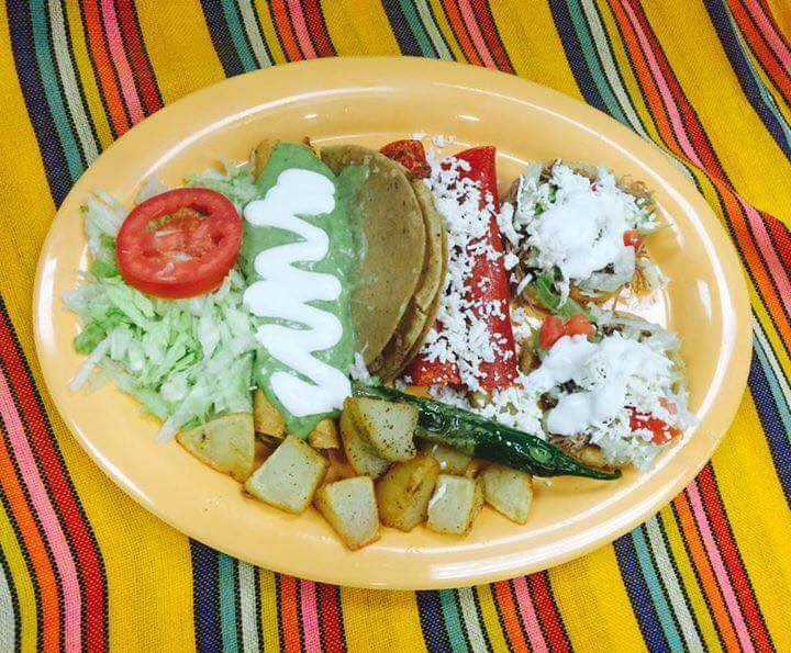 Taqueria Y Antojitos La REGIO | restaurant | 8906 Airport Blvd a, Houston, TX 77061, USA | 8329400611 OR +1 832-940-0611