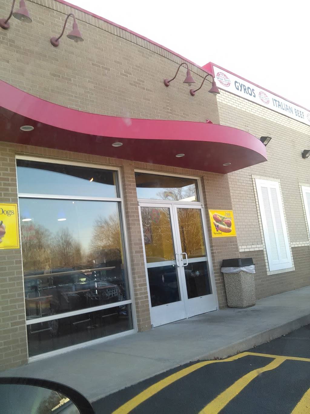 Wise Guys Gyros and Italian Beef | restaurant | 3200 Godfrey Rd, Godfrey, IL 62035, USA | 6183746400 OR +1 618-374-6400