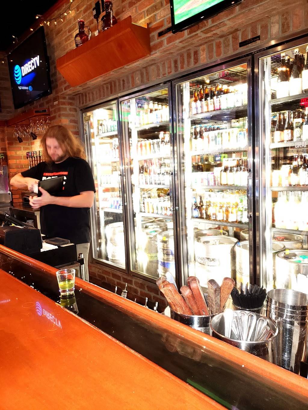 Crafthouse | restaurant | 901 N Glebe Rd #105, Arlington, VA 22203, USA | 5714830421 OR +1 571-483-0421