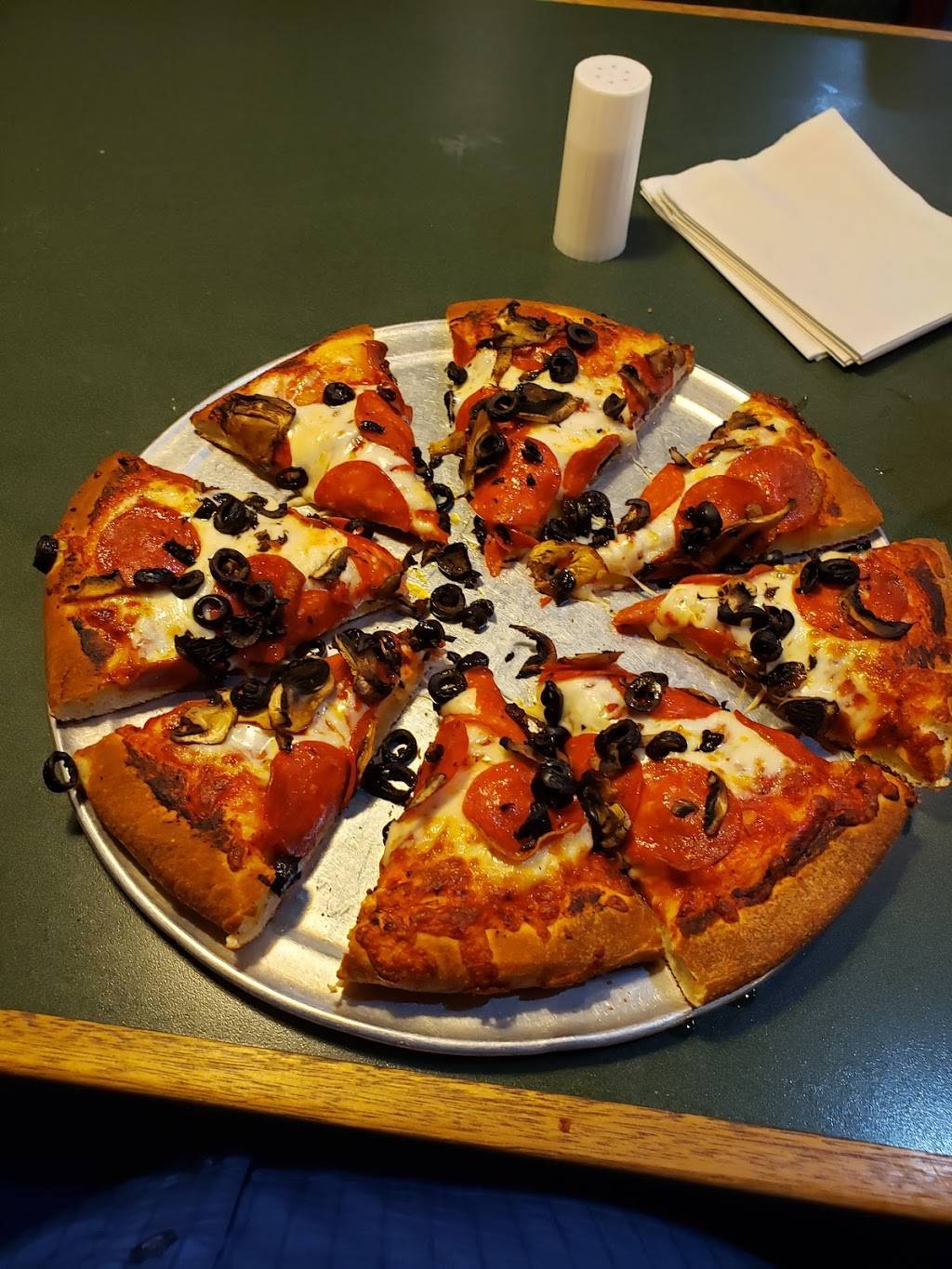 Rustys Pizza | restaurant | 5430 Olive Dr, Bakersfield, CA 93308, USA | 6618355555 OR +1 661-835-5555