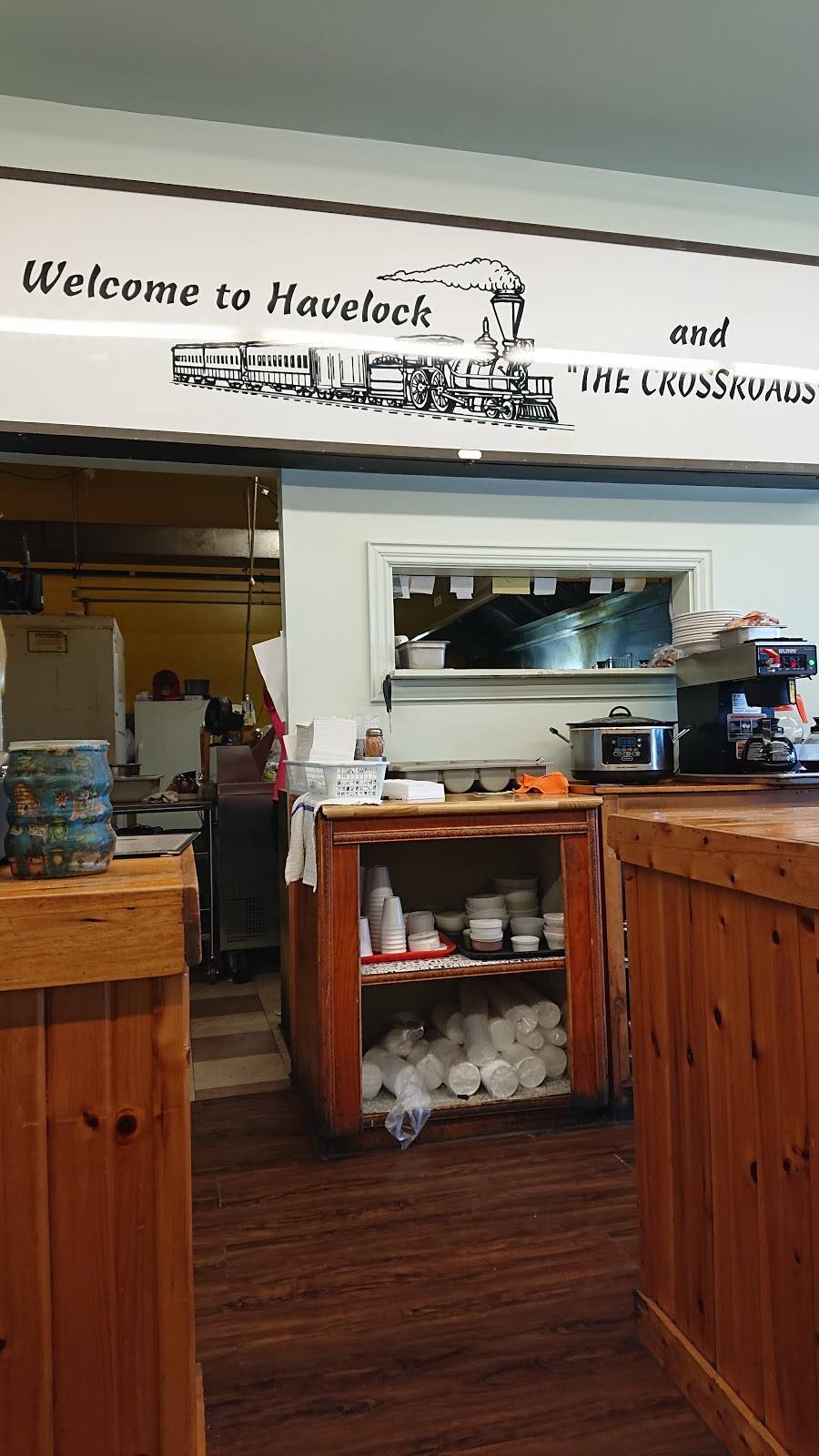 The Crossroads Family Restaurant | restaurant | 48 Ottawa St W, Havelock, ON K0L 1Z0, Canada | 7057787100 OR +1 705-778-7100