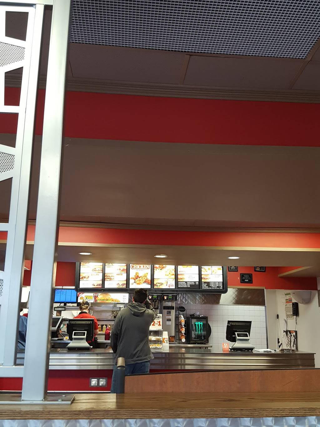 Hardees | restaurant | 1431 Ave H, Fort Madison, IA 52627, USA | 3193729426 OR +1 319-372-9426