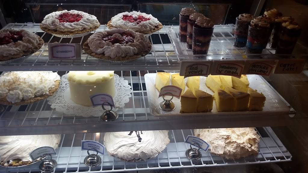 Pie Pan Restaurant & Bakery | bakery | 905 N Park Dr, Evansville, IN 47710, USA | 8124252261 OR +1 812-425-2261