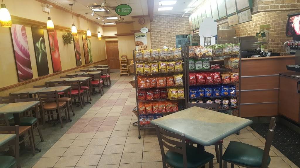 Subway Restaurants | restaurant | 45 W Golf Rd, Arlington Heights, IL 60005, USA | 8478060920 OR +1 847-806-0920