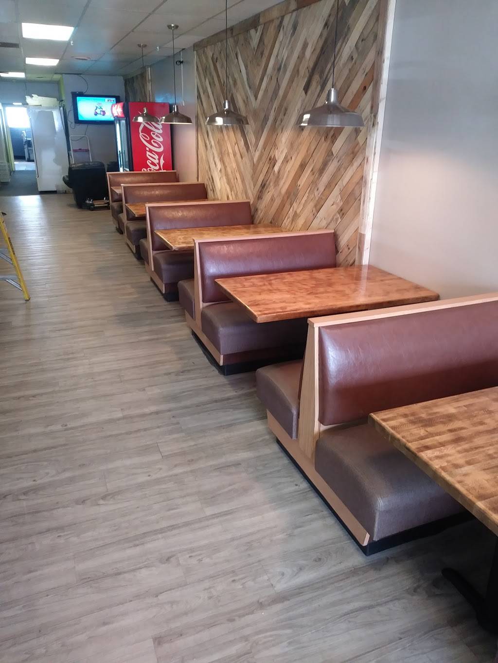 Big Ds Grille @ Jeannes Joynt | restaurant | 36219 Vine St, Eastlake, OH 44095, USA | 4405238787 OR +1 440-523-8787