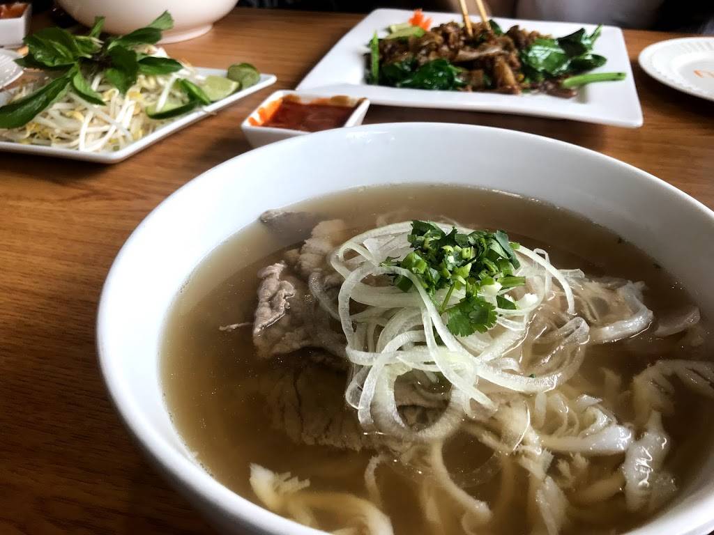 Pho & Roll Restaurant | restaurant | 3334 Curry Ford Rd, Orlando, FL 32806, USA | 4079306267 OR +1 407-930-6267