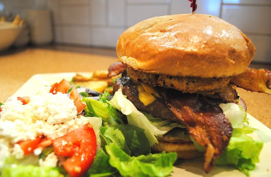 Guss Drive-In | restaurant | 1657 W 3rd St, Los Angeles, CA 90017, USA | 2134838885 OR +1 213-483-8885