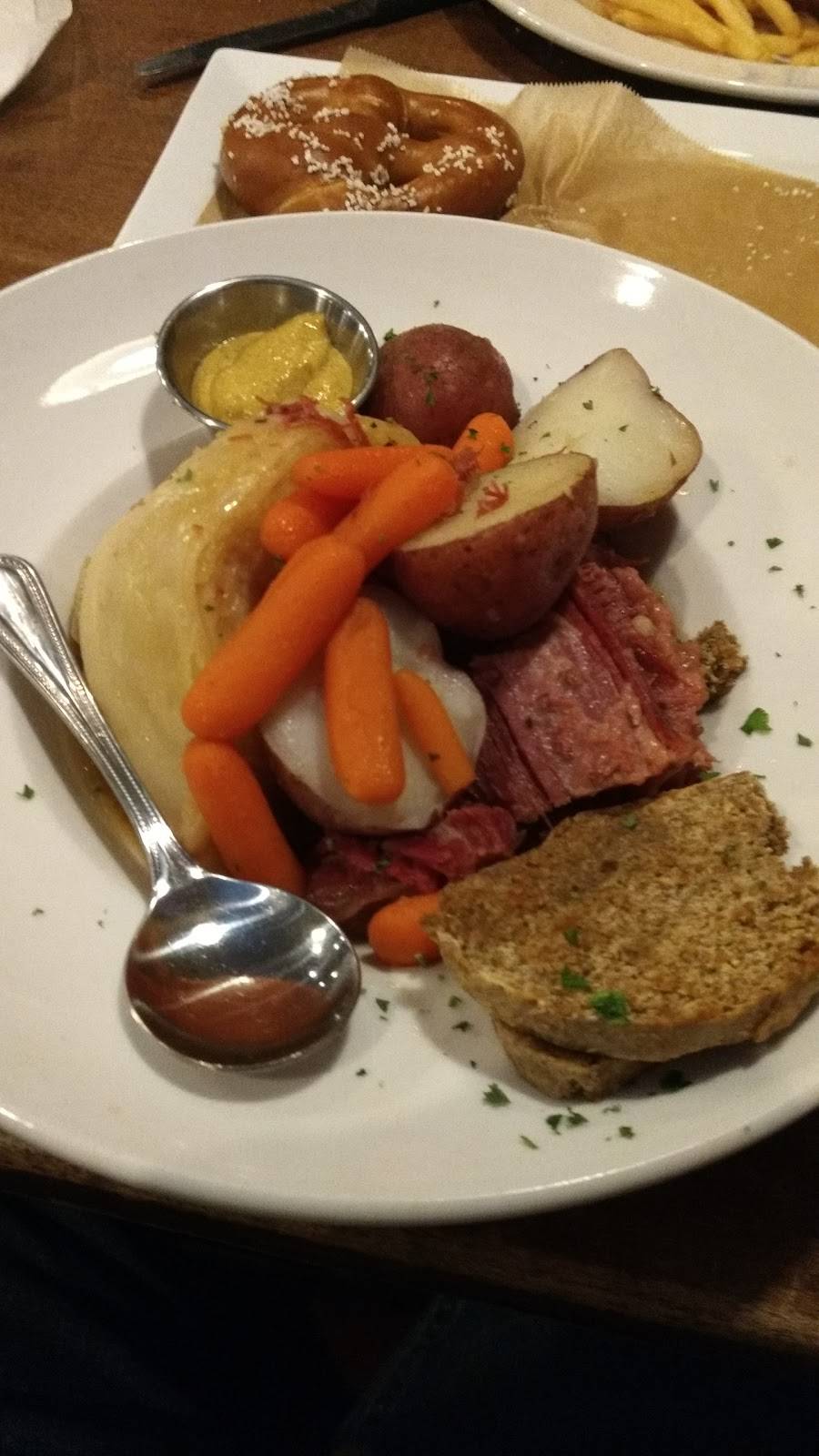 Wood-n-Tap | restaurant | 236 Hartford Turnpike, Vernon, CT 06066, USA | 8608726700 OR +1 860-872-6700