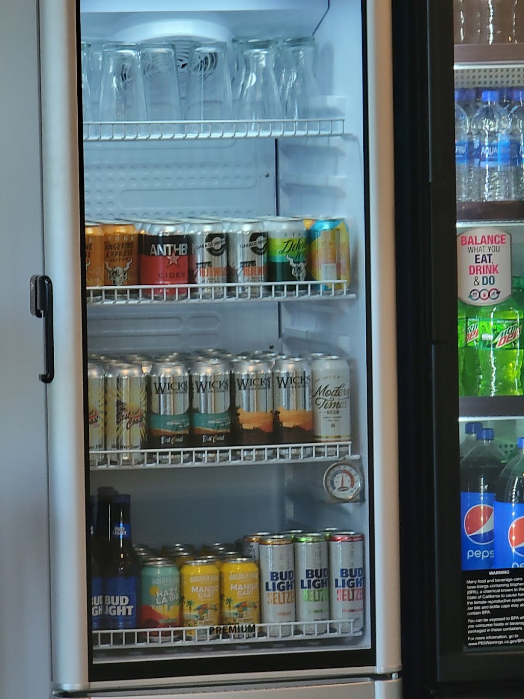 zpizza Tap Room | restaurant | 12930 Day St STE 107, Moreno Valley, CA 92553, USA | 9519005029 OR +1 951-900-5029