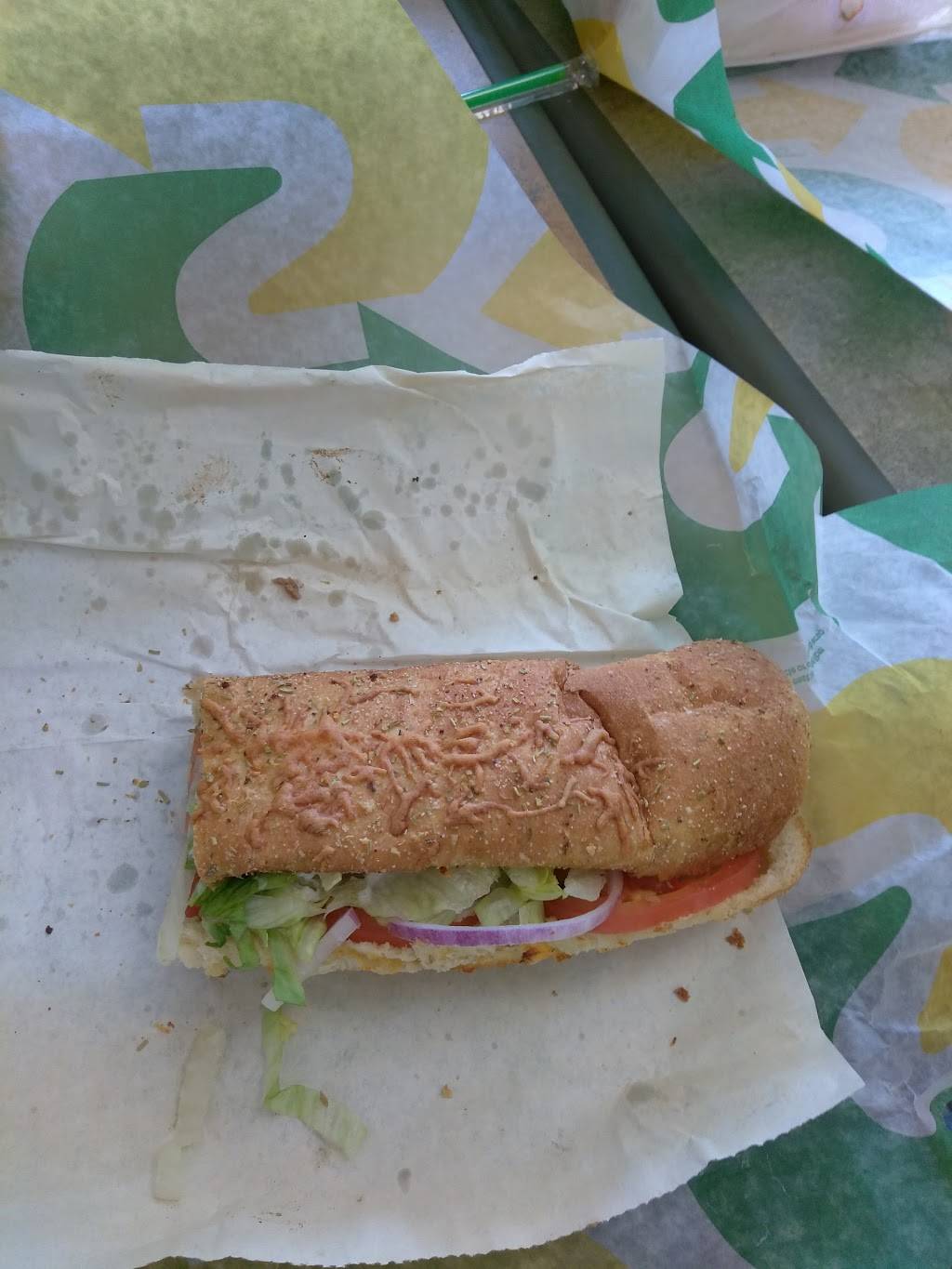 Subway Restaurants | restaurant | 100-1 Gateway Cir, Jacksonville, FL 32259, USA | 9048199980 OR +1 904-819-9980