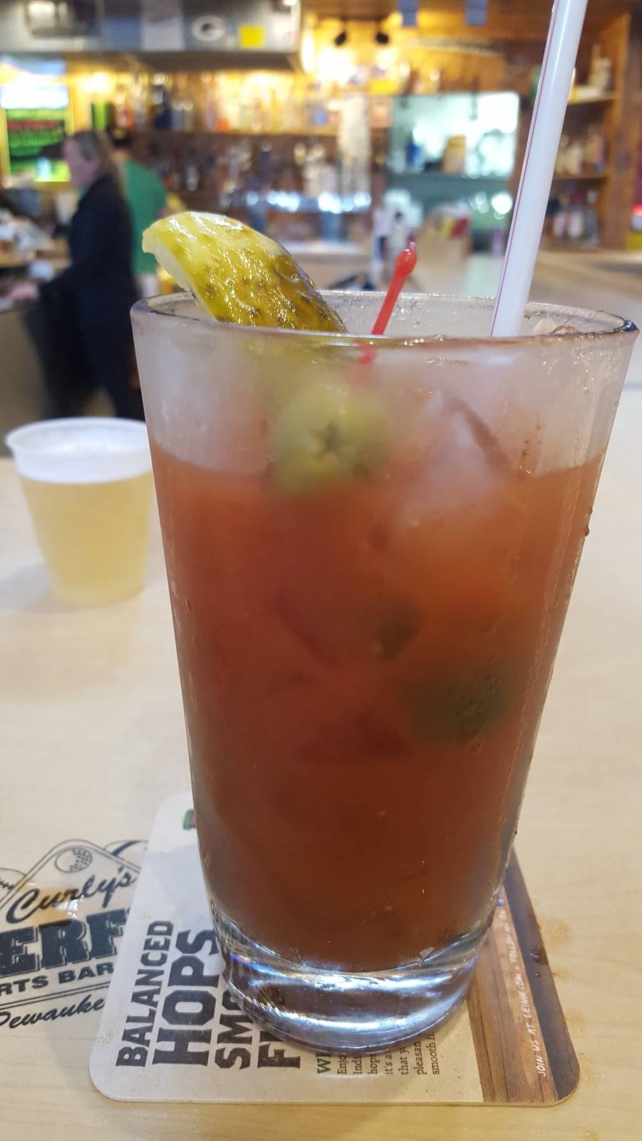 Curlys Waterfront Sports Bar & Grill | restaurant | W272N2696 Lakeview Blvd, Pewaukee, WI 53072, USA | 2626914243 OR +1 262-691-4243