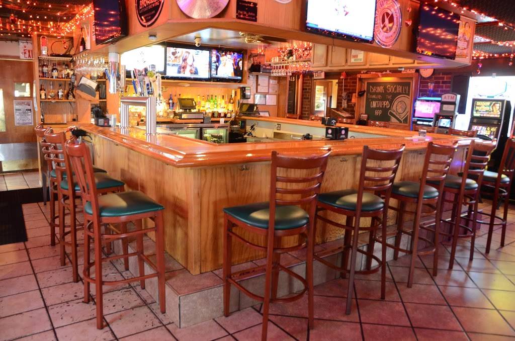 Crossroads Tavern & Eatery | restaurant | 396 W Irving Park Rd, Wood Dale, IL 60191, USA | 6308600055 OR +1 630-860-0055