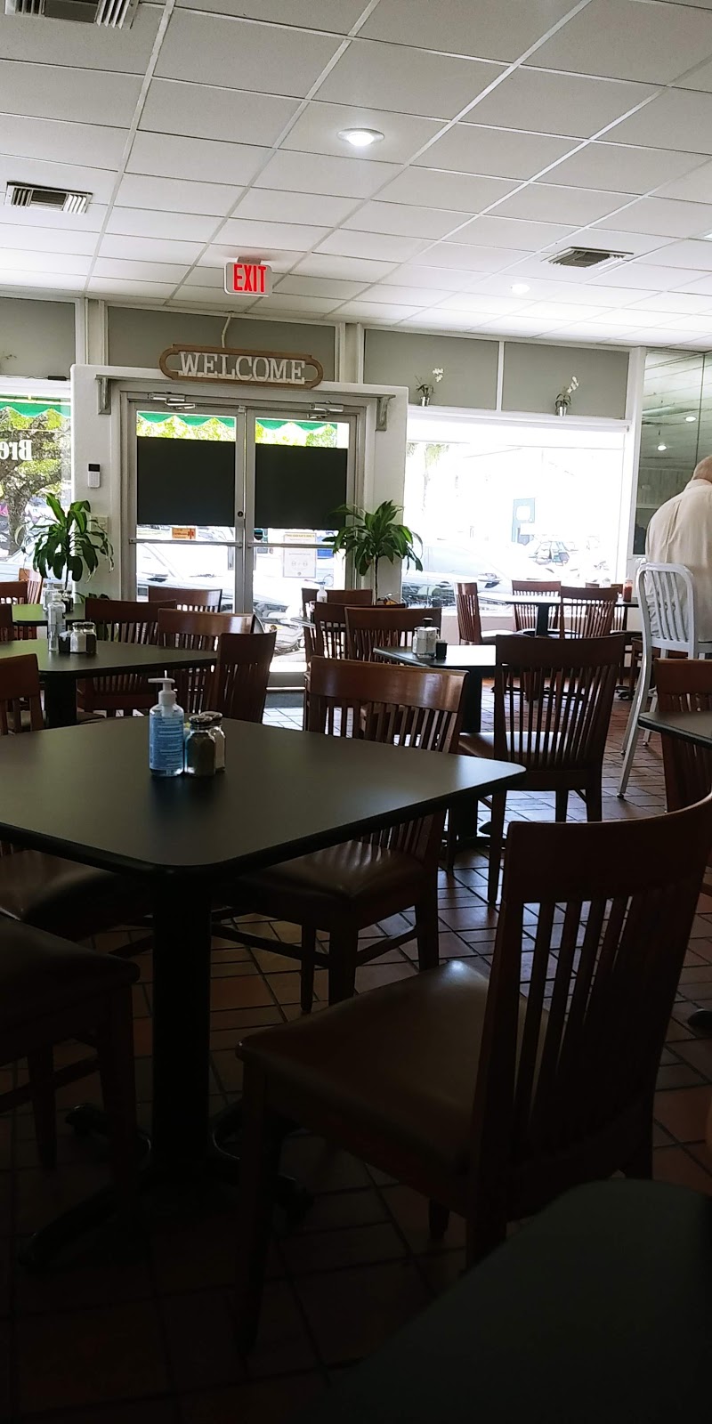 Roxies Place | restaurant | 15 N J St, Lake Worth, FL 33460, USA | 5615086979 OR +1 561-508-6979