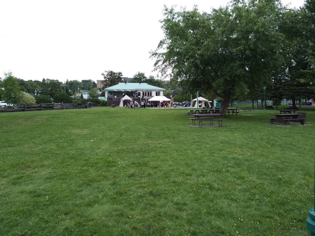 Bar Le Bunker | restaurant | 100 Rue Giguère, Lac-Etchemin, QC G0R 1S0, Canada | 4186255728 OR +1 418-625-5728