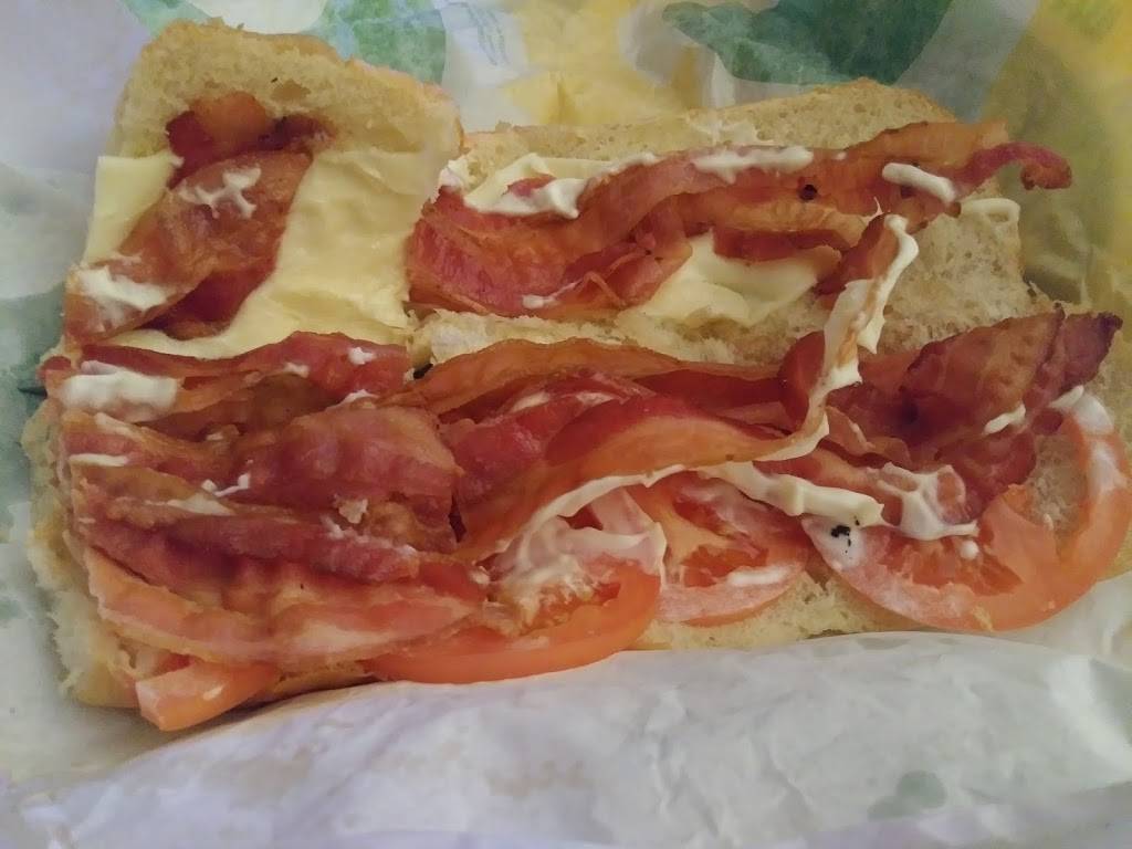 Subway | restaurant | 514 Main St, Springvale, ME 04083, USA | 2074906606 OR +1 207-490-6606