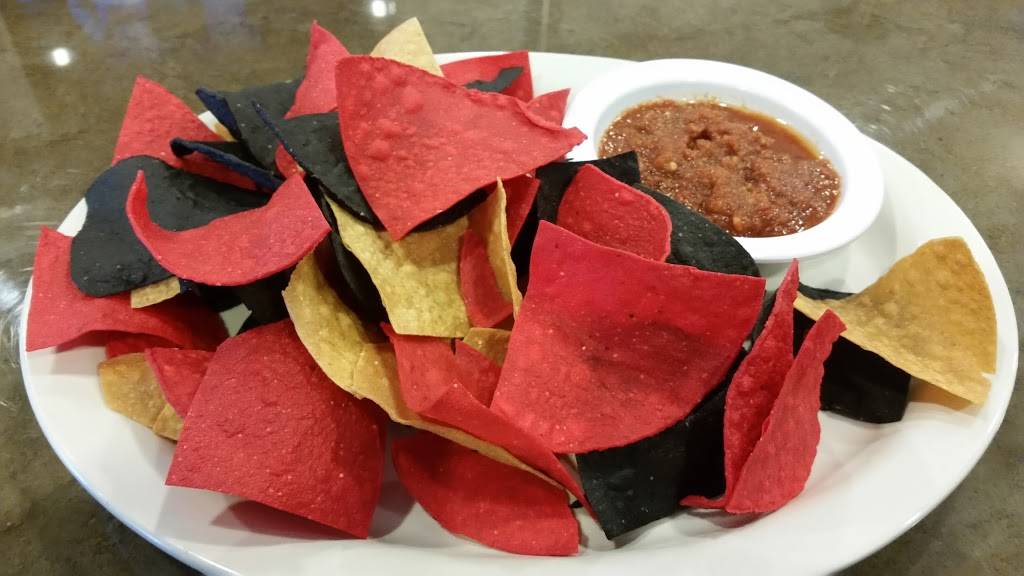 Tacos Fresh Sport + Cantina | restaurant | 3156 Century Ave N, Mahtomedi, MN 55115, USA | 6517773966 OR +1 651-777-3966