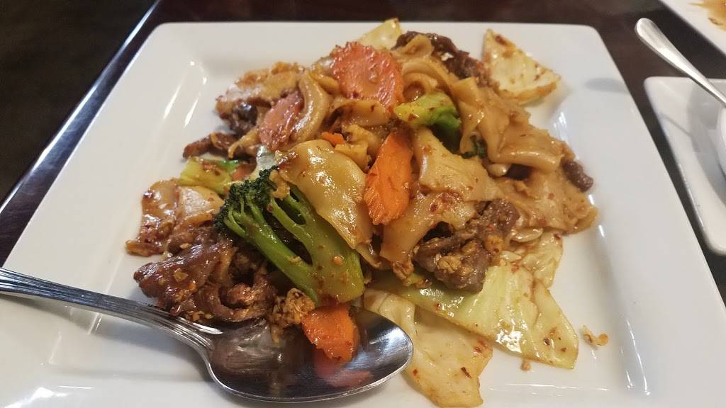 Bua Thai Fusion | restaurant | 8011 20th St SE, Lake Stevens, WA 98258, USA | 4253743889 OR +1 425-374-3889