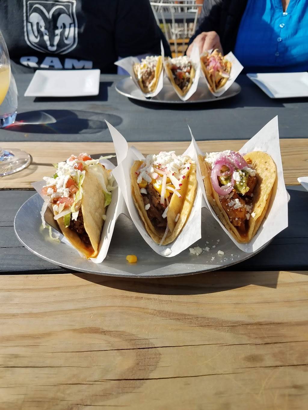 Taco y Vino | restaurant | 213 W Eighth St, Dallas, TX 75208, USA | 4693720022 OR +1 469-372-0022