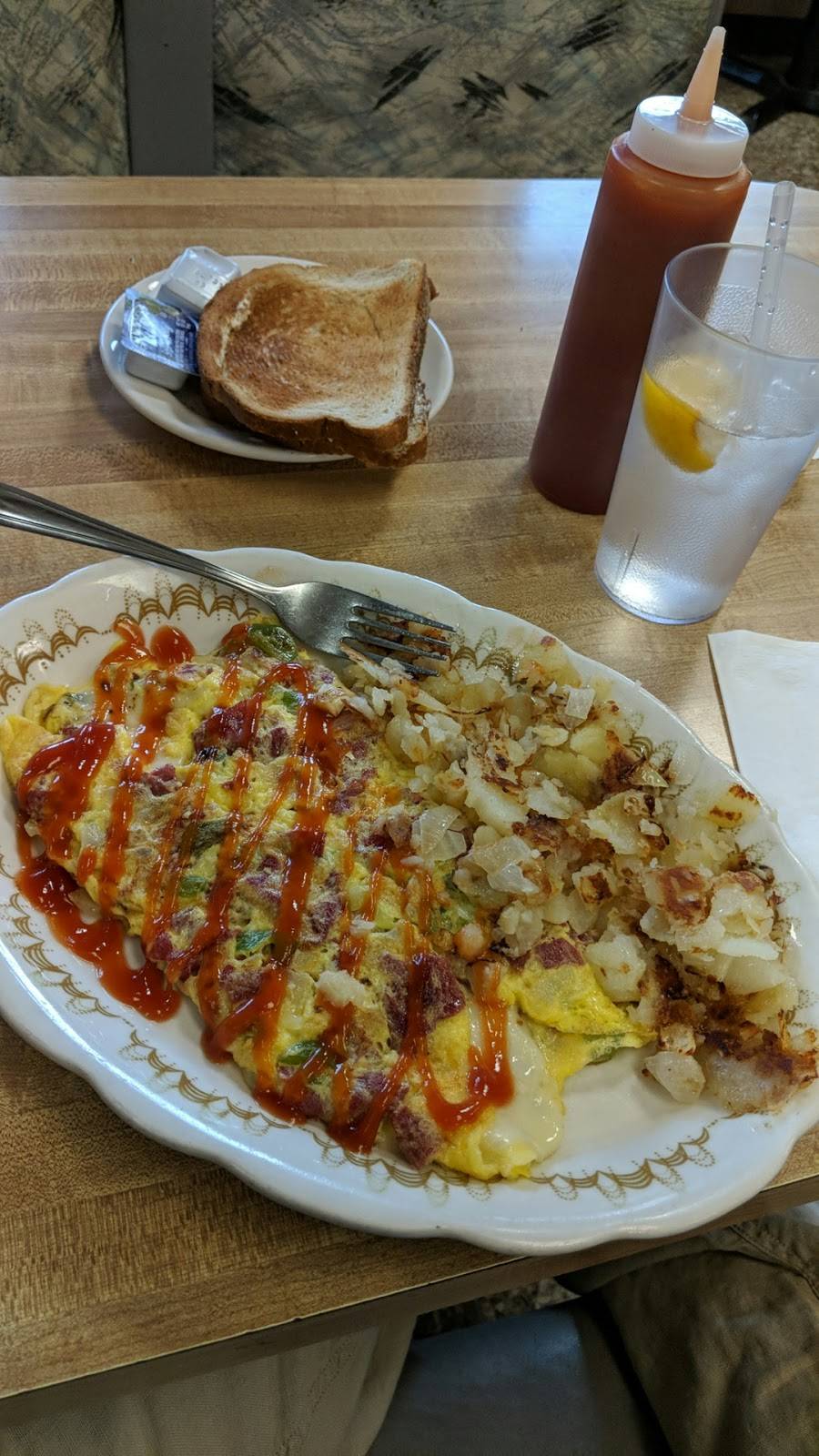 New Town Restaurant & Deli | restaurant | 448 N 9th St, Philadelphia, PA 19123, USA | 2159787156 OR +1 215-978-7156