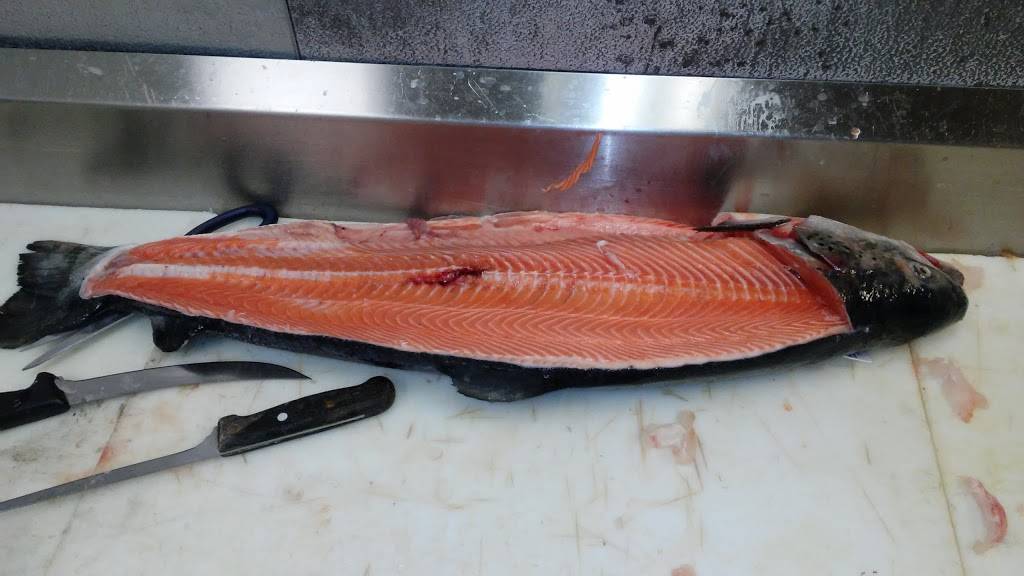 Lighthouse Seafood | restaurant | 101 N Country Club Rd, Lake Mary, FL 32746, USA | 4073302425 OR +1 407-330-2425