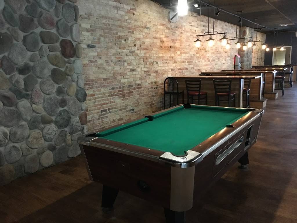 Star Shooters Bar & Restaurant | restaurant | 120 S Michigan Ave, Big Rapids, MI 49307, USA | 2317964842 OR +1 231-796-4842