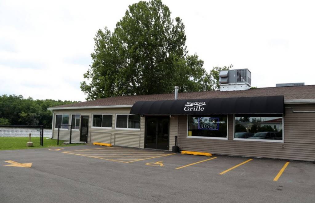 Riverfront Grille | restaurant | 4619 34th Street Court, Rock Island, IL 61201, USA | 3097885635 OR +1 309-788-5635